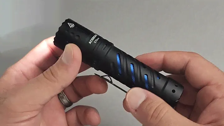 🔦 Elegant and Functional EDC Flashlight from Acebeam (E70 Mini)